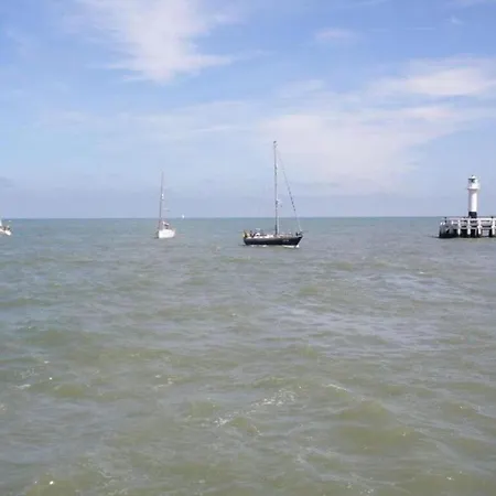 דירה In Near The