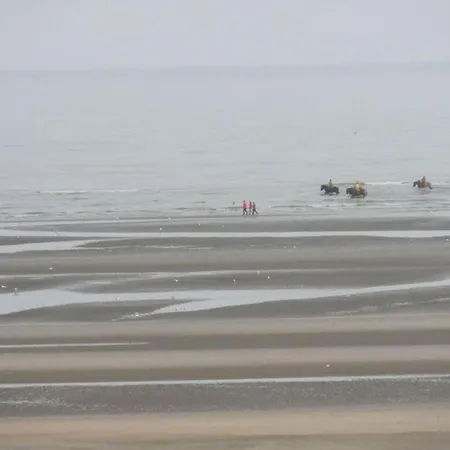 דירה In Near The *